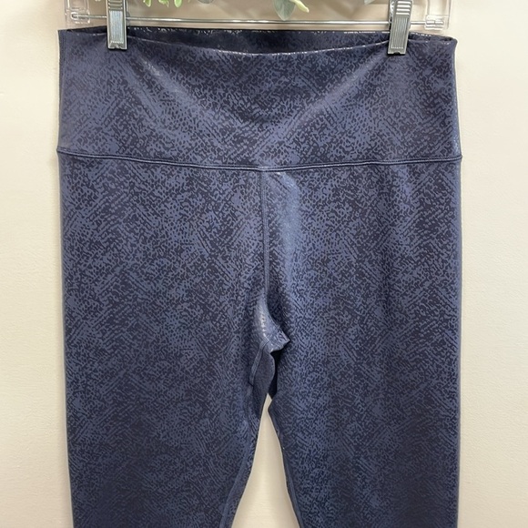 NWOT Offline By Aerie The Hugger High Waisted Crackle Leggings Navy Blue XL - Picture 2 of 15
